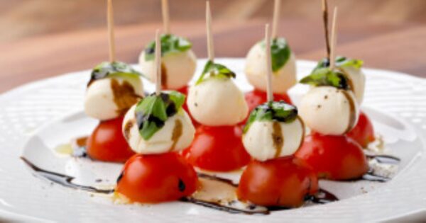 Assiettes Amuse bouches Amuse Gueules Mini Sandwiches brochettes et Apéro Dinatoires REUTILISABLES